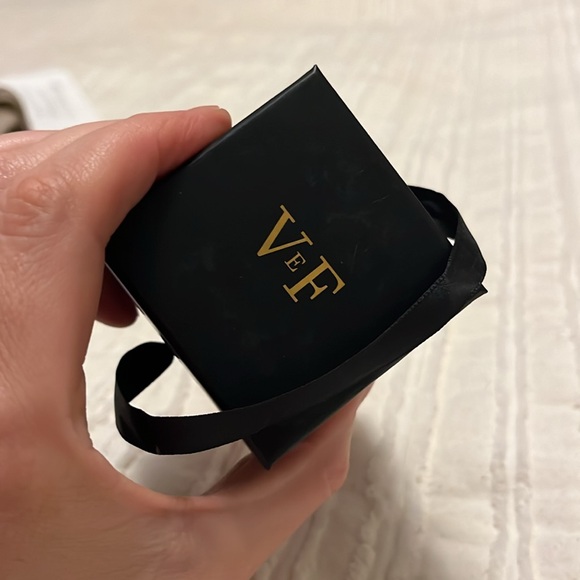 Mini Venus Et Fleur Preserved Roses - Picture 3 of 4